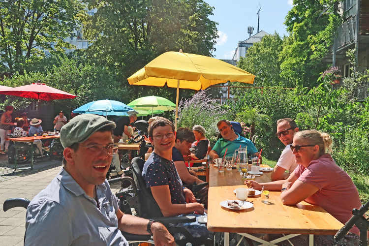 Noch eine Gruppe von Mitgliedern in bester Stimmung
