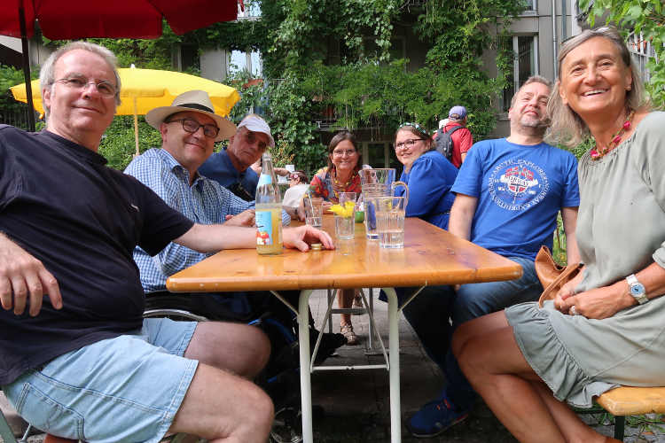 Noch eine Gruppe von Mitgliedern in bester Stimmung