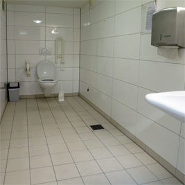 WC mit Dusche Chiemgau Therme, Bad Endorf Foto2