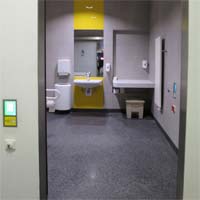 WC Flughafen Zentralbereich neben Airbräu Foto0