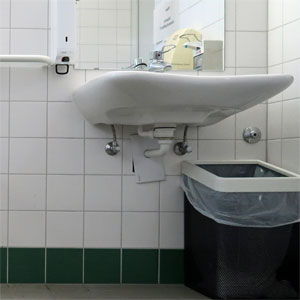 WC Friedhof am Perlacher Forst hinter der Aussegnungshalle Foto2